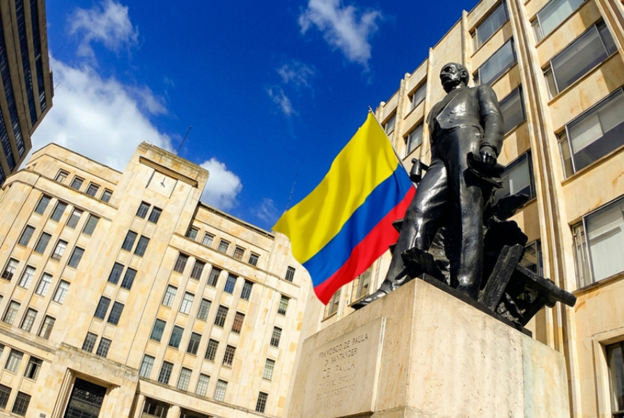 Edificio institucional en Colombia que representa la gestión del Ministerio TIC en políticas de seguridad digital