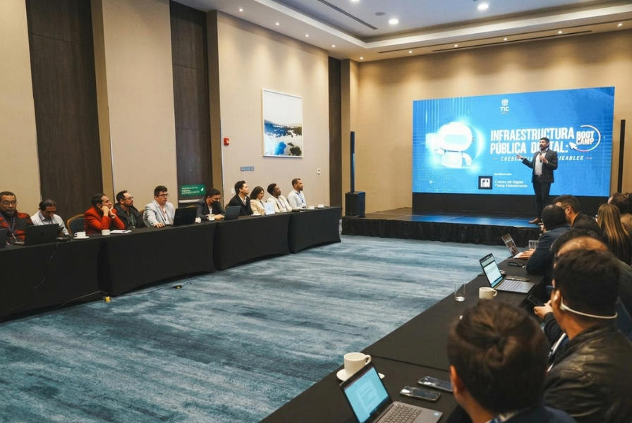 Evento sobre iniciativas para fortalecer los trámites digitales y la interoperabilidad en el Estado colombiano.
